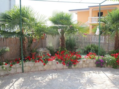 Apartment Three bedroom apartment with terrace Pirovac, Šibenik A-24766-a - Outdoor photo 8