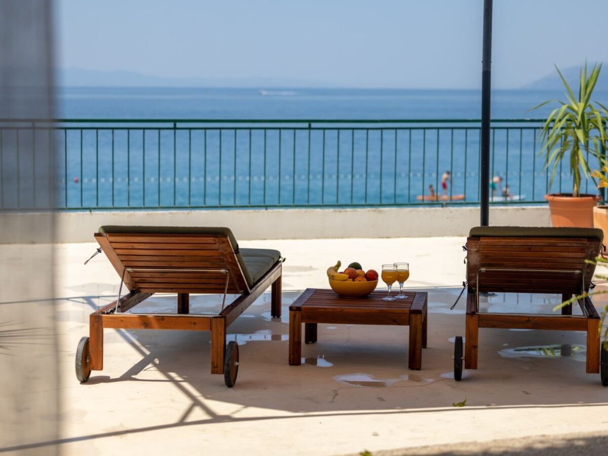 Apartment One bedroom apartment near beach Tučepi, Makarska A-21719-a
