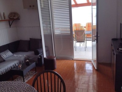 Apartment Two Bedroom Apartment With Terrace And Sea View - Features photo 6