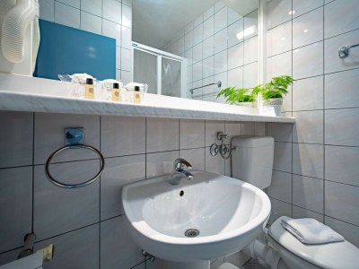 Apartment Hotel Issa - Double Room Sea View 13 - Features photo 41