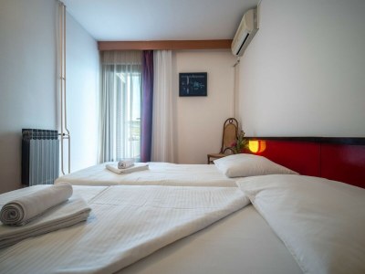 Apartment Hotel Issa - Double Room Sea View 30 - Features photo 9