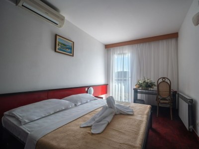 Apartment Hotel Issa - Double Room Sea View 42 - Features photo 13