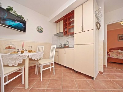 Apartment One Bedroom Apartment with Balcony and Sea View (Zavala) - Features photo 10