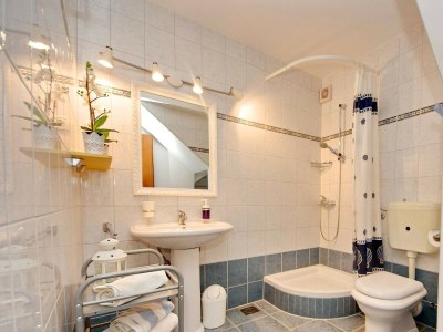 Apartment Studio Apartment with Balcony and Sea View (Jelsa) - Features photo 12
