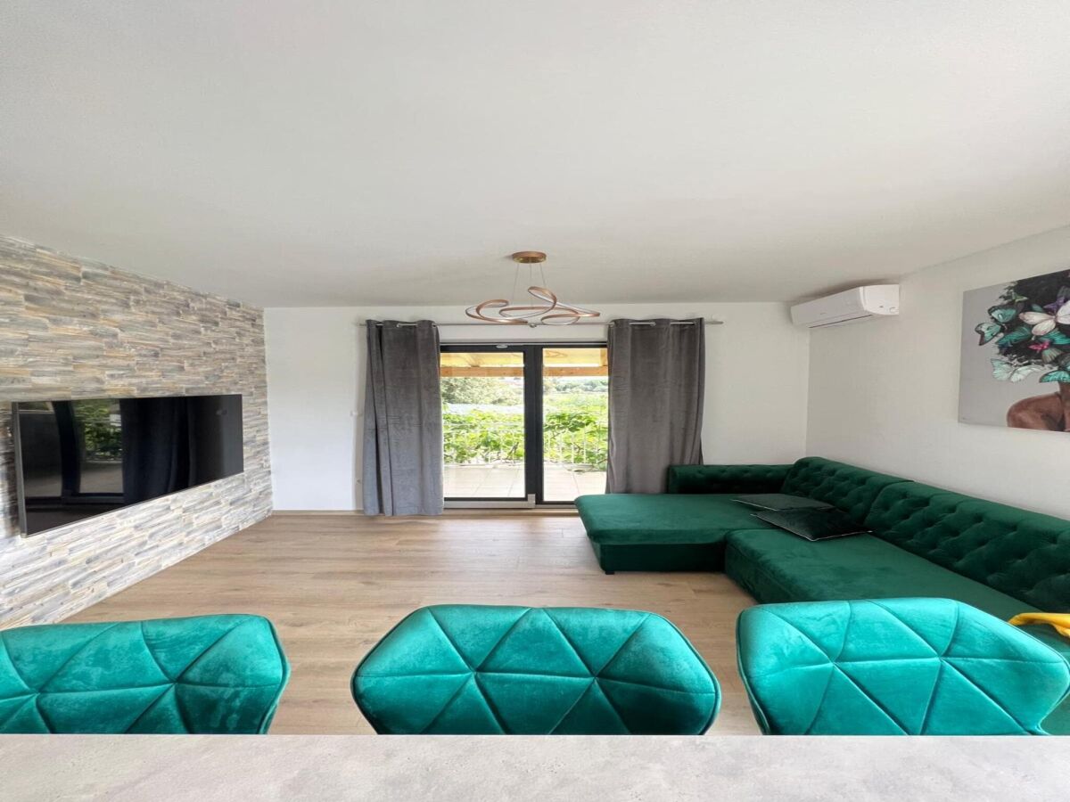 Apartment Four-Bedroom Apartment With Sea View - Features photo 2