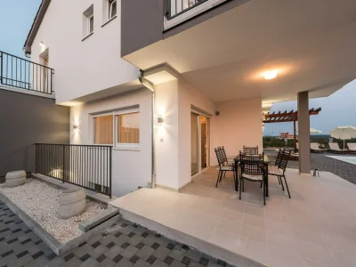 Villa Deluxe Four Bedroom Villa with Sea View and Private Pool (Villa 5) in Galovac - Villa