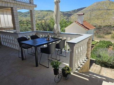 Apartment Apartment in the coastal town of Grebastica - Outdoor photo 4