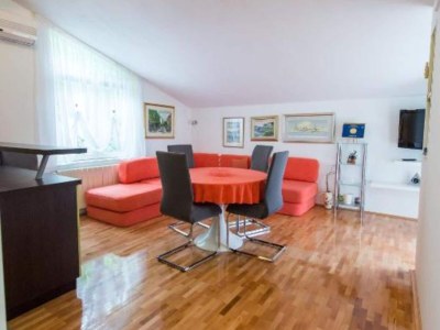 Apartment One-Bedroom Apartment With Lake View - Features photo 16