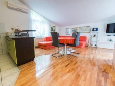 Apartment One-Bedroom Apartment With Lake View - Features photo 19