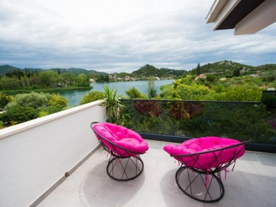 Apartment One-Bedroom Apartment With Lake View - Outdoor photo 34