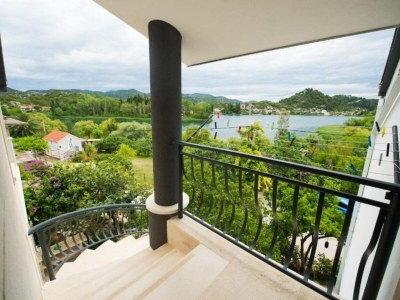 Apartment One-Bedroom Apartment With Lake View - Outdoor photo 37
