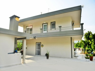 Villa Elegant Villa with Pool & Garden in Eleousis. in Rhodes - Villa