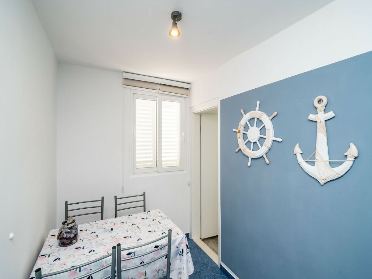 Apartment Apartment & Rooms Alan - Double Room with Shared Bathroom 1