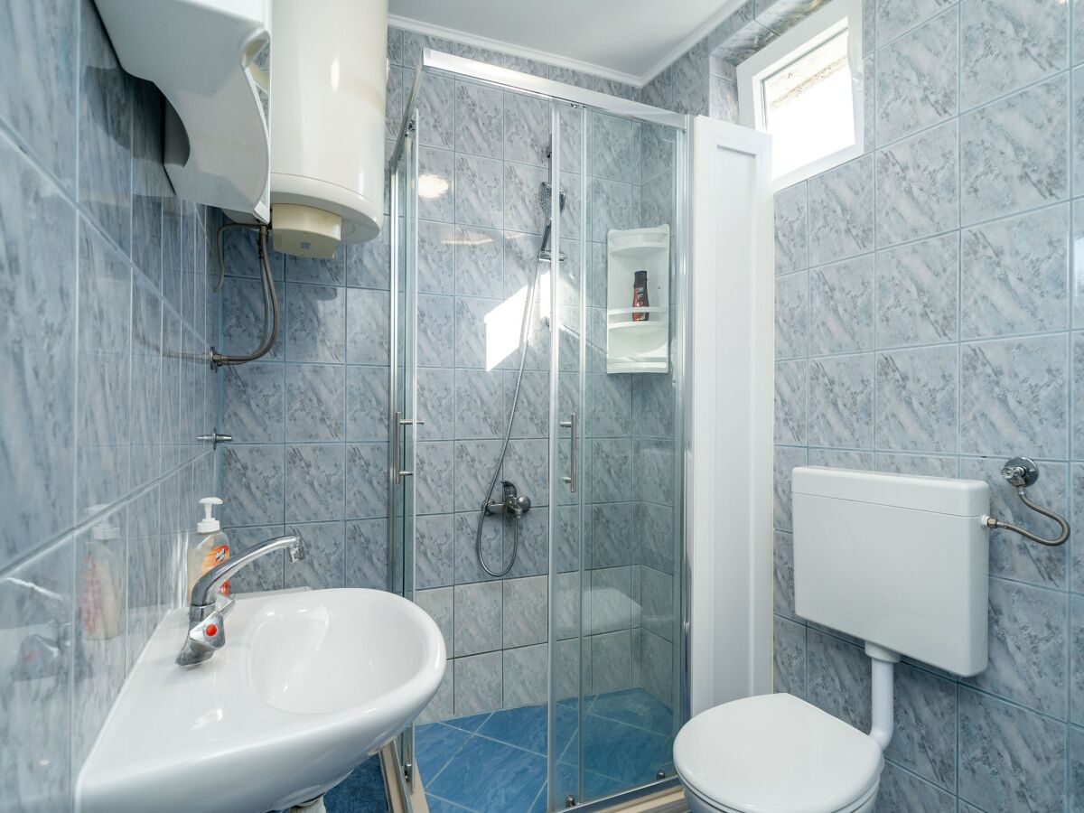 Apartment Apartment & Rooms Alan - Double Room with Shared Bathroom 2 - Features photo 5