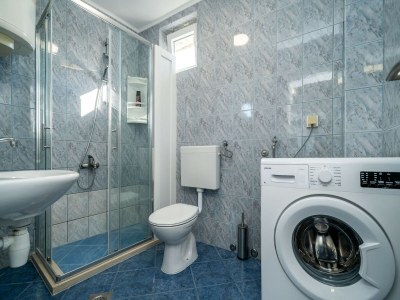 Apartment Apartment & Rooms Alan - Double Room with Shared Bathroom 2 - Features photo 2