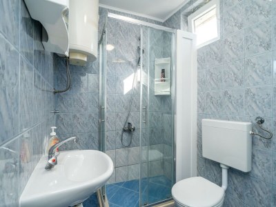 Apartment Apartment & Rooms Alan - Double Room with Shared Bathroom 2 - Features photo 5
