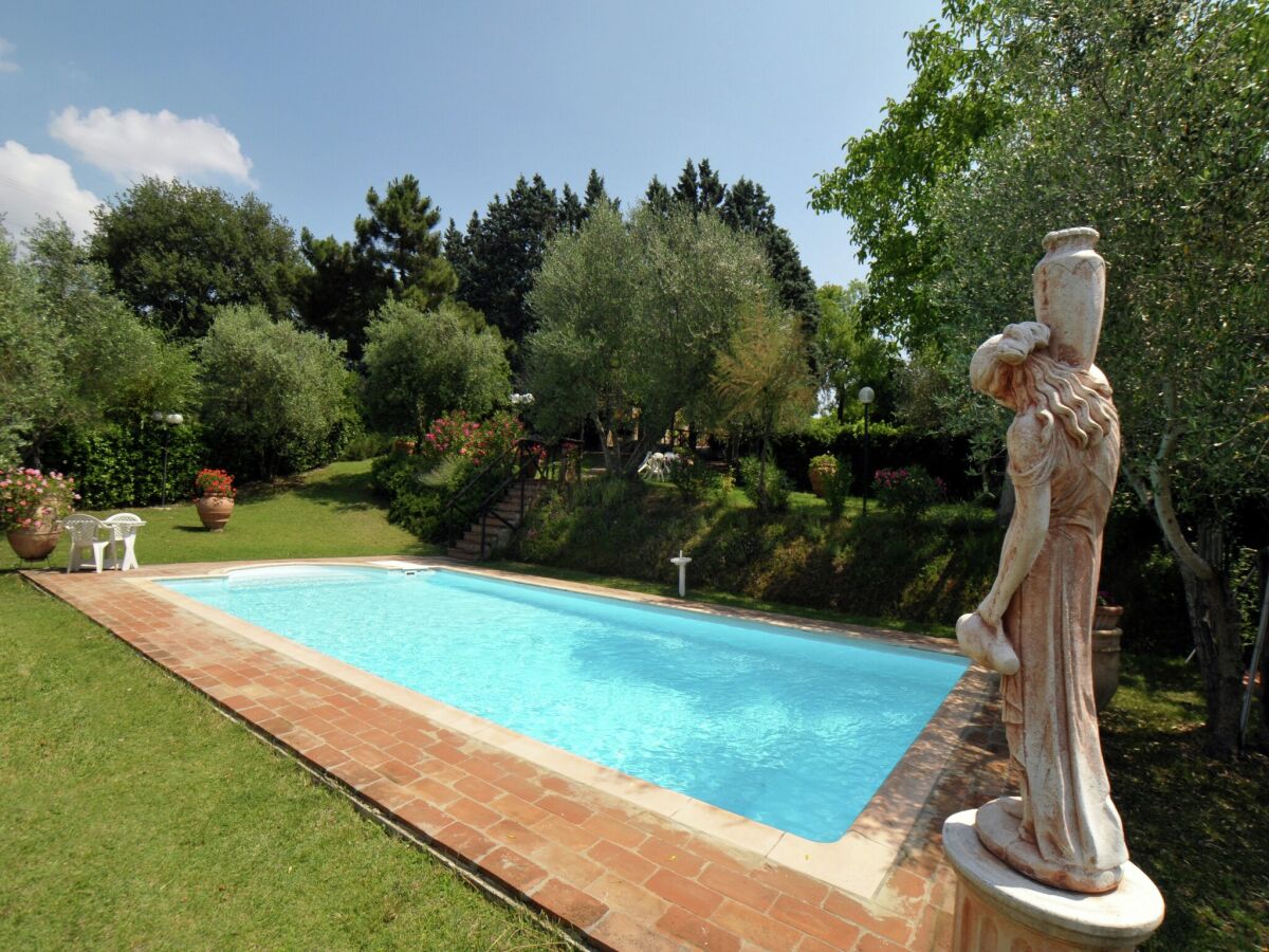 Holiday house Villa rustica circondata da campi di girasoli - Outdoor photo 4
