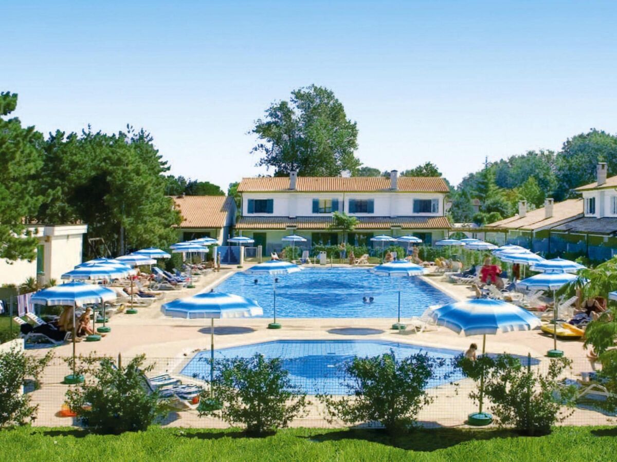 Holiday park Terraced House Bibione near Sandy Beach