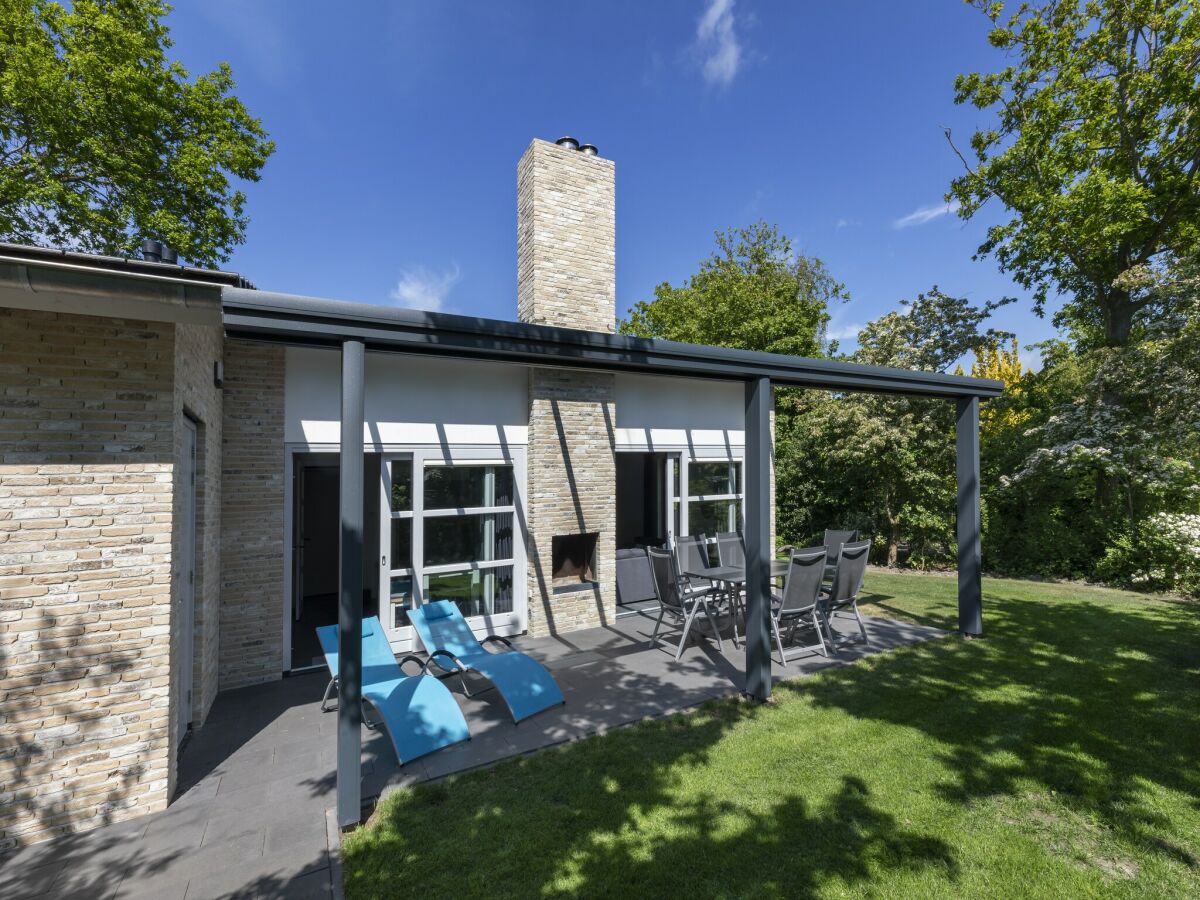 Holiday park Beach Villa in North Holland with Patio - Outdoor photo 2