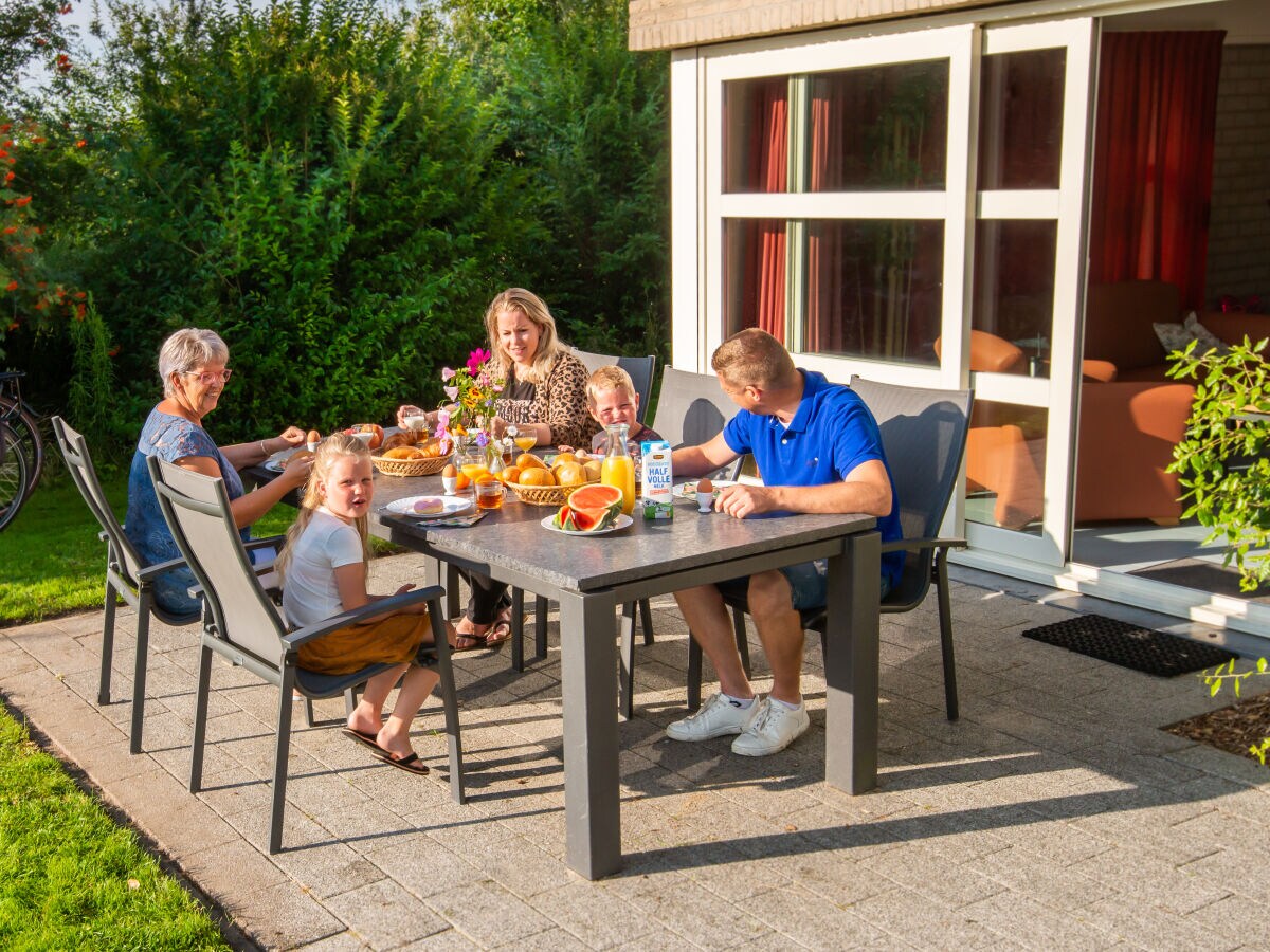Bungalow For 6 people in the holiday resort Broedershoek