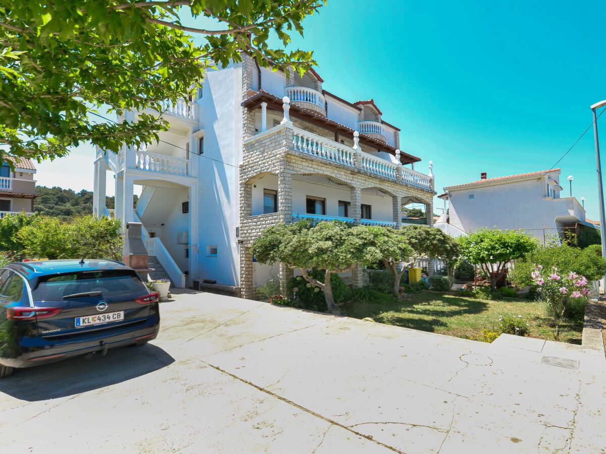 Apartment Two bedroom apartment near beach Tkon, Pašman A-336-c