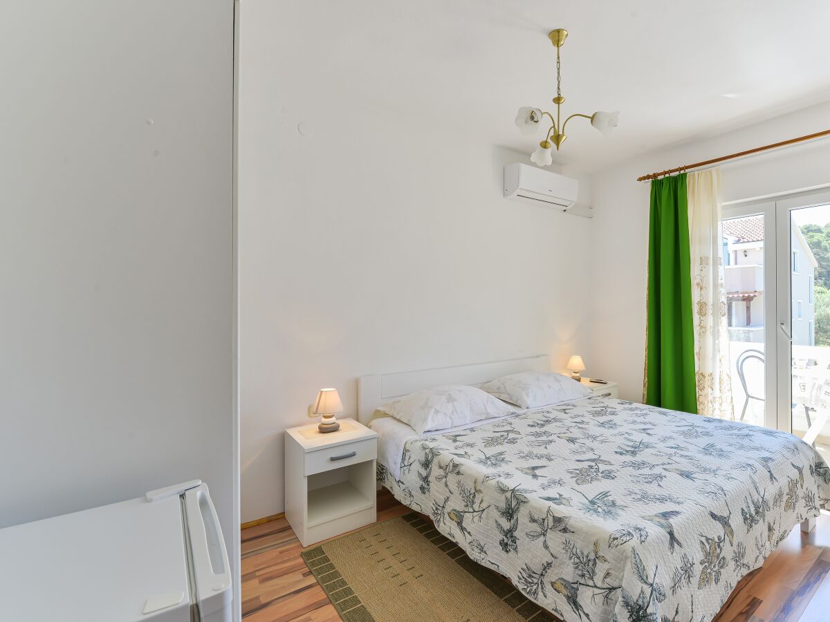 Holiday room near beach Tkon, Pašman S-336-a