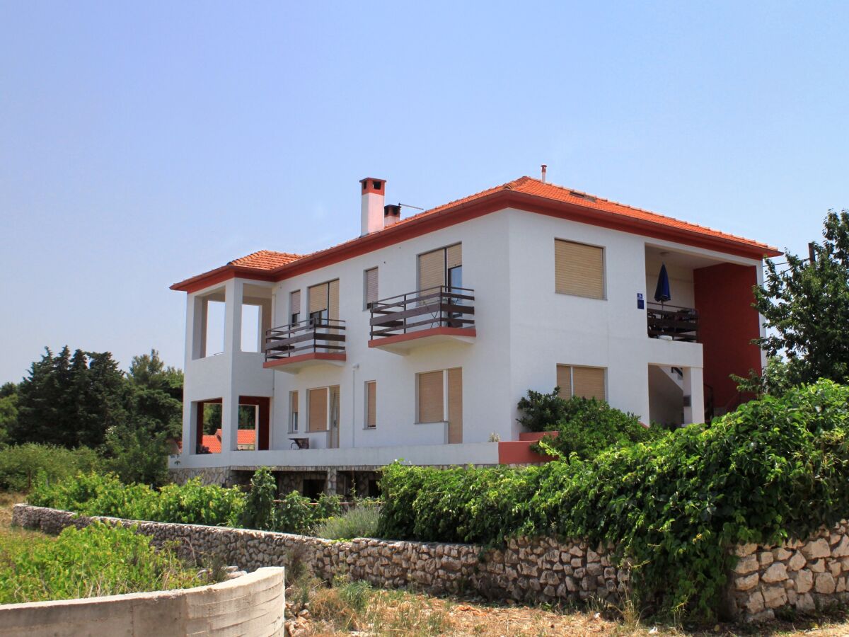 Apartment Two bedroom apartment with terrace Ugljan A-830-b