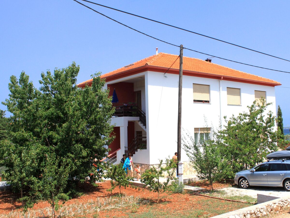 Apartment Two bedroom apartment with terrace Ugljan A-830-b - Outdoor photo 4