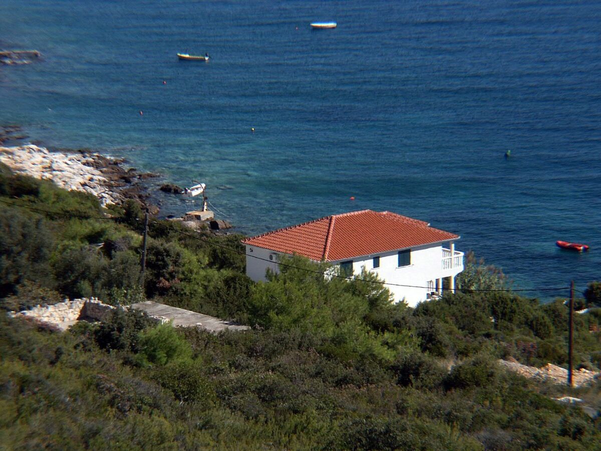 Apartment Two bedroom apartment near beach Milna, Vis A-3036-c - Outdoor photo 2