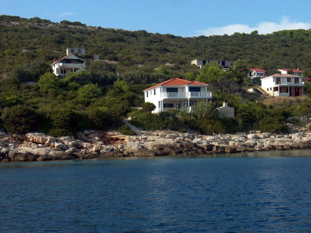 Apartment Two bedroom apartment near beach Milna, Vis A-3036-c - Outdoor photo 3