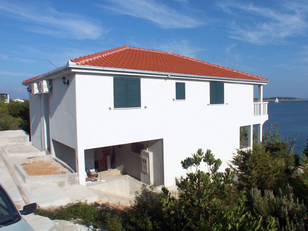 Apartment Two bedroom apartment near beach Milna, Vis A-3036-c - Outdoor photo 4
