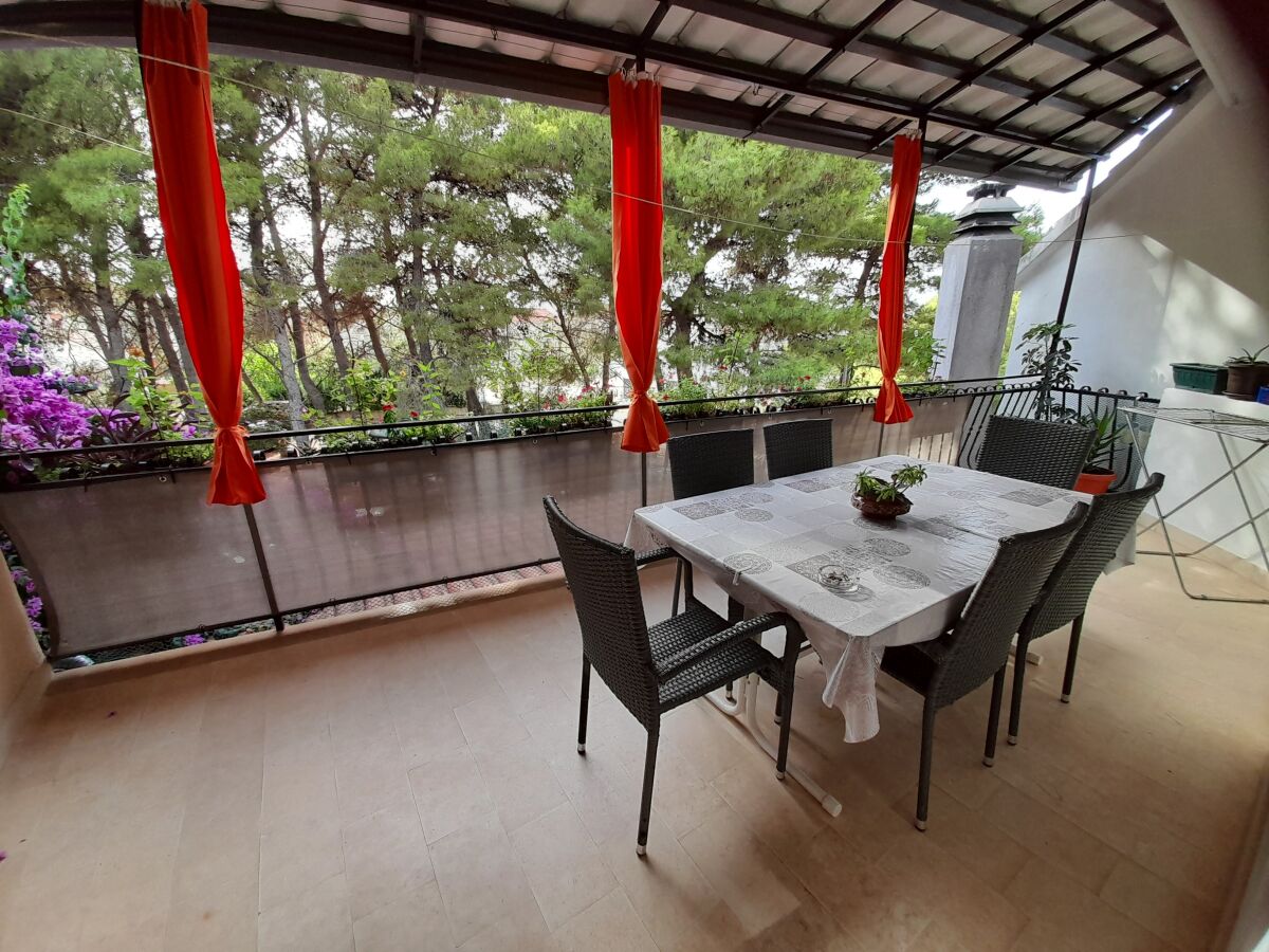 Apartment Two bedroom apartment with terrace Mirca, Brač A-2886-b