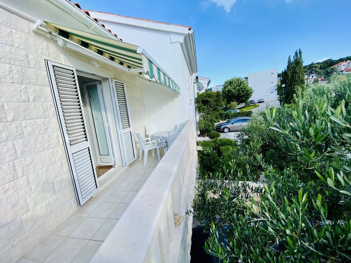 Apartment Two bedroom apartment near beach Postira, Brač A-2928-a