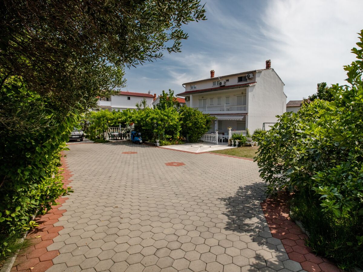 Apartment Three bedroom apartment with terrace Palit, Rab A-4990-a