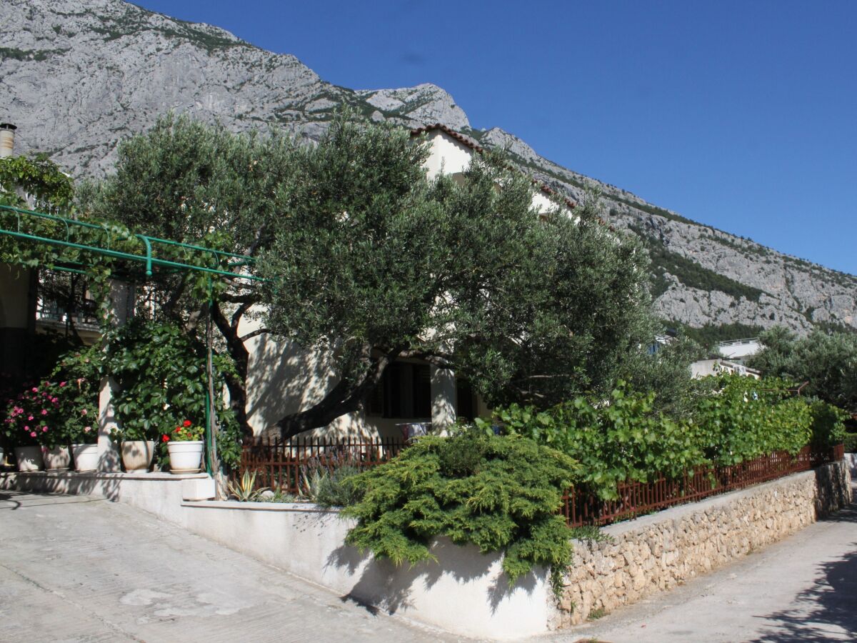 Apartment One bedroom apartment with terrace and sea view Makarska A-6792-b