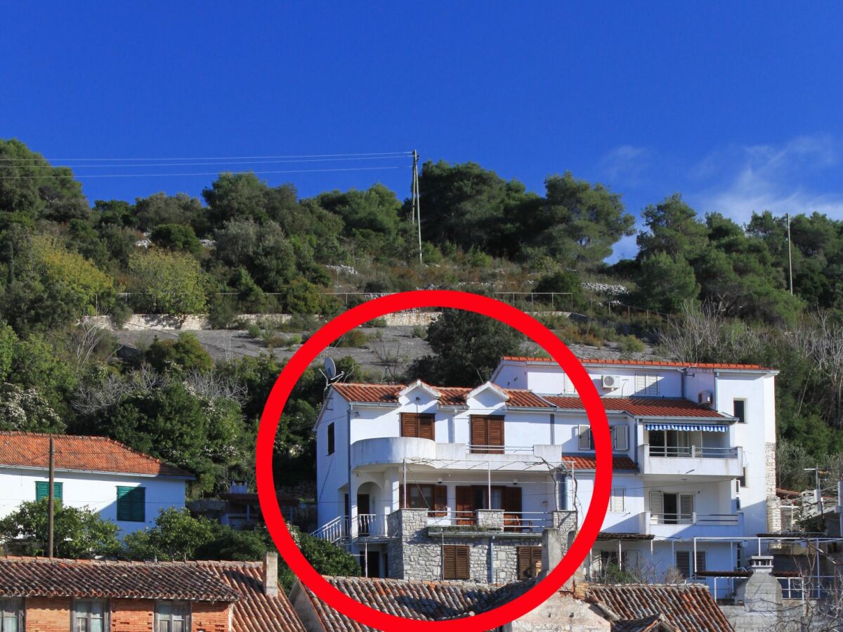 Apartment Two bedroom apartment with terrace and sea view Stomorska, Šolta A-8650-a