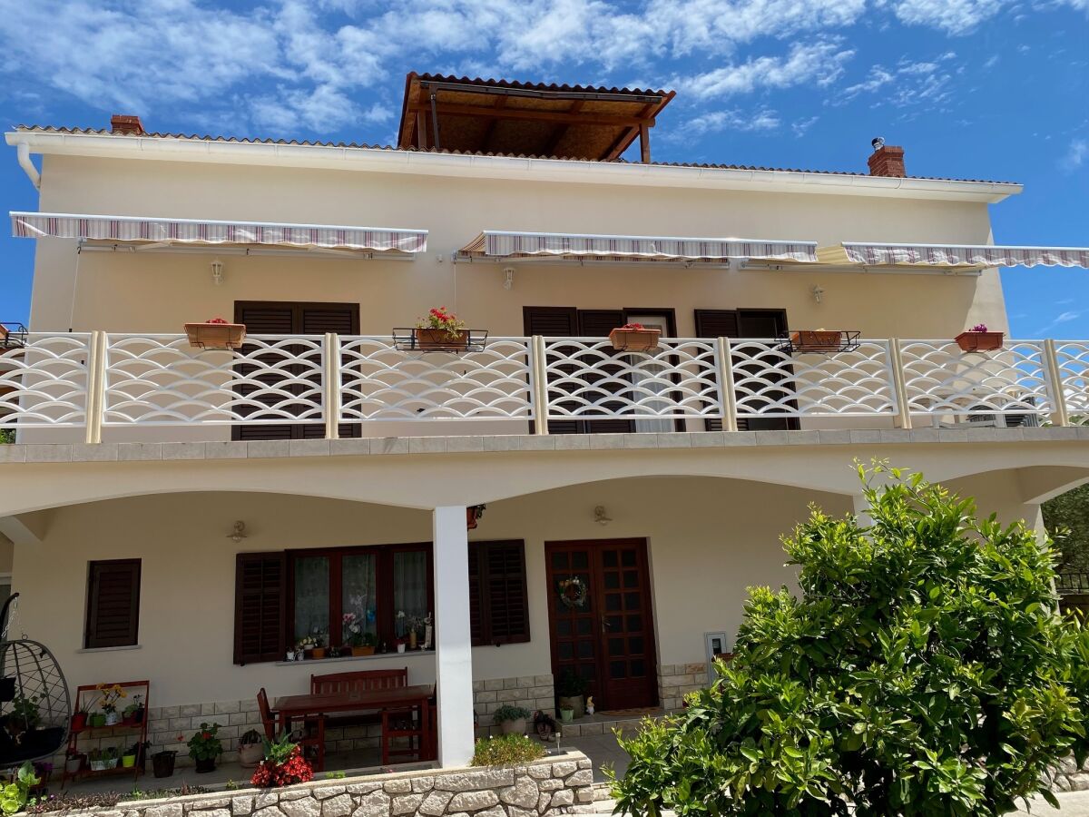 Apartment Two bedroom apartment with terrace and sea view Lun, Pag A-11781-d