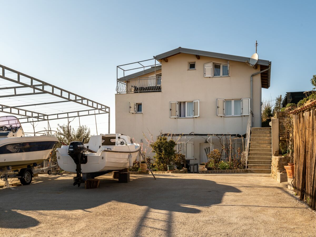 Apartment Two bedroom apartment with terrace Lopar, Rab A-14070-b - Outdoor photo 3