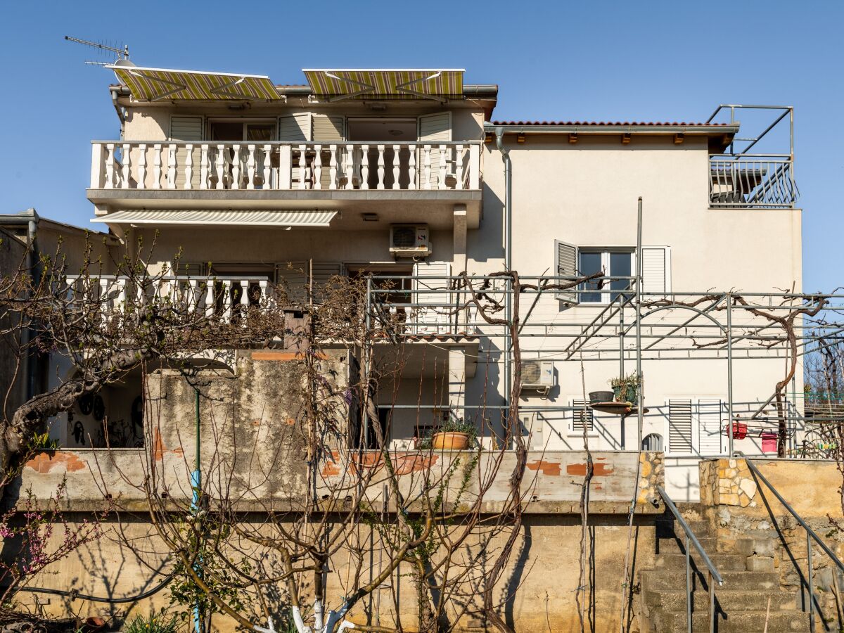Apartment Three bedroom apartment with balcony and sea view Lopar, Rab A-14070-d - Outdoor photo 3
