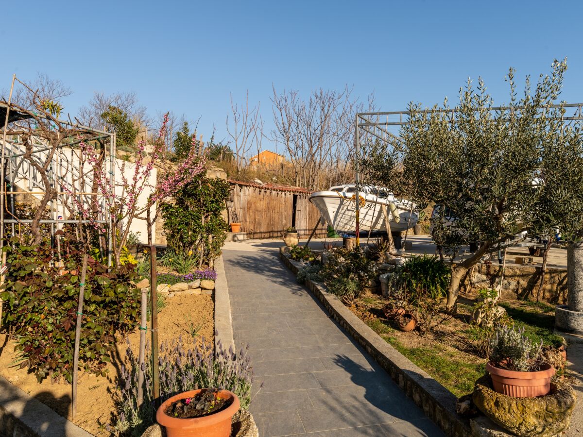Apartment Three bedroom apartment with balcony and sea view Lopar, Rab A-14070-d - Outdoor photo 5
