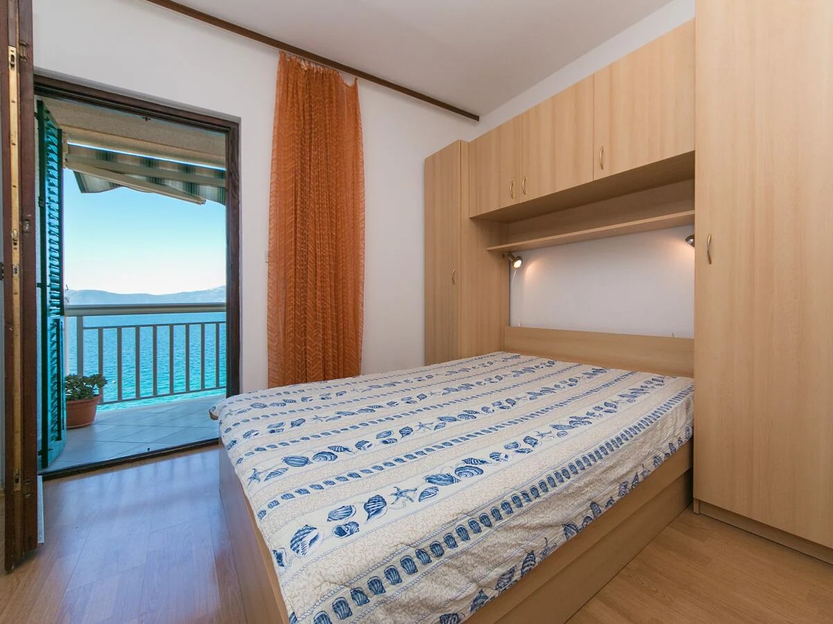 Apartment One bedroom apartment near beach Brist, Makarska A-15714-e