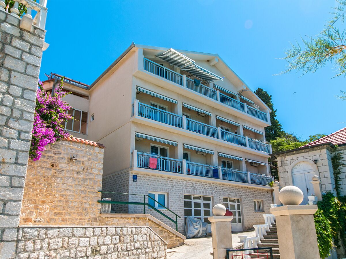 Apartment Studio flat near beach Brist, Makarska AS-15714-a