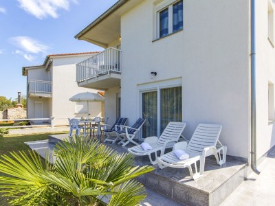 Apartment Two bedroom apartment with terrace Valbandon, Fažana A-16261-a in Fazana - Apartment