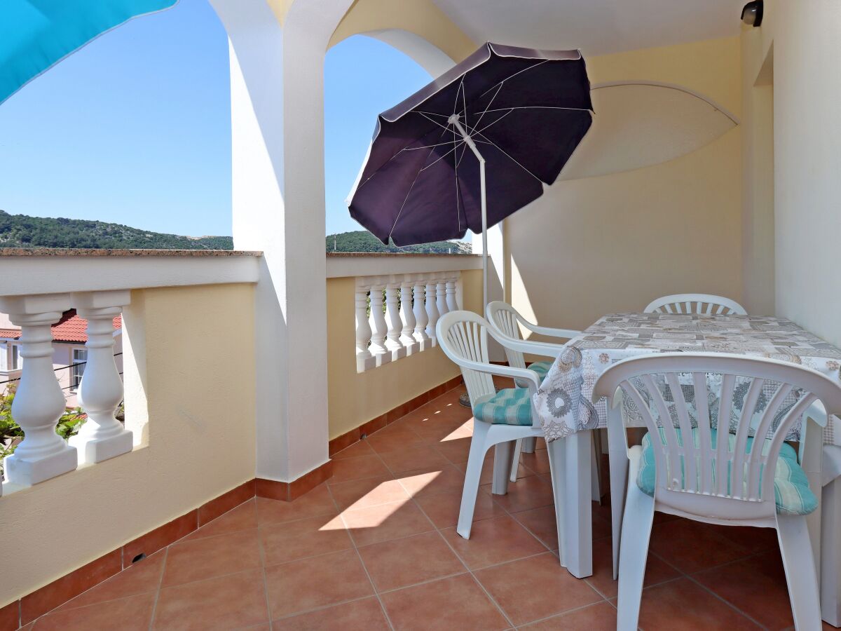 Apartment Two bedroom apartment with terrace Lopar, Rab A-14804-d