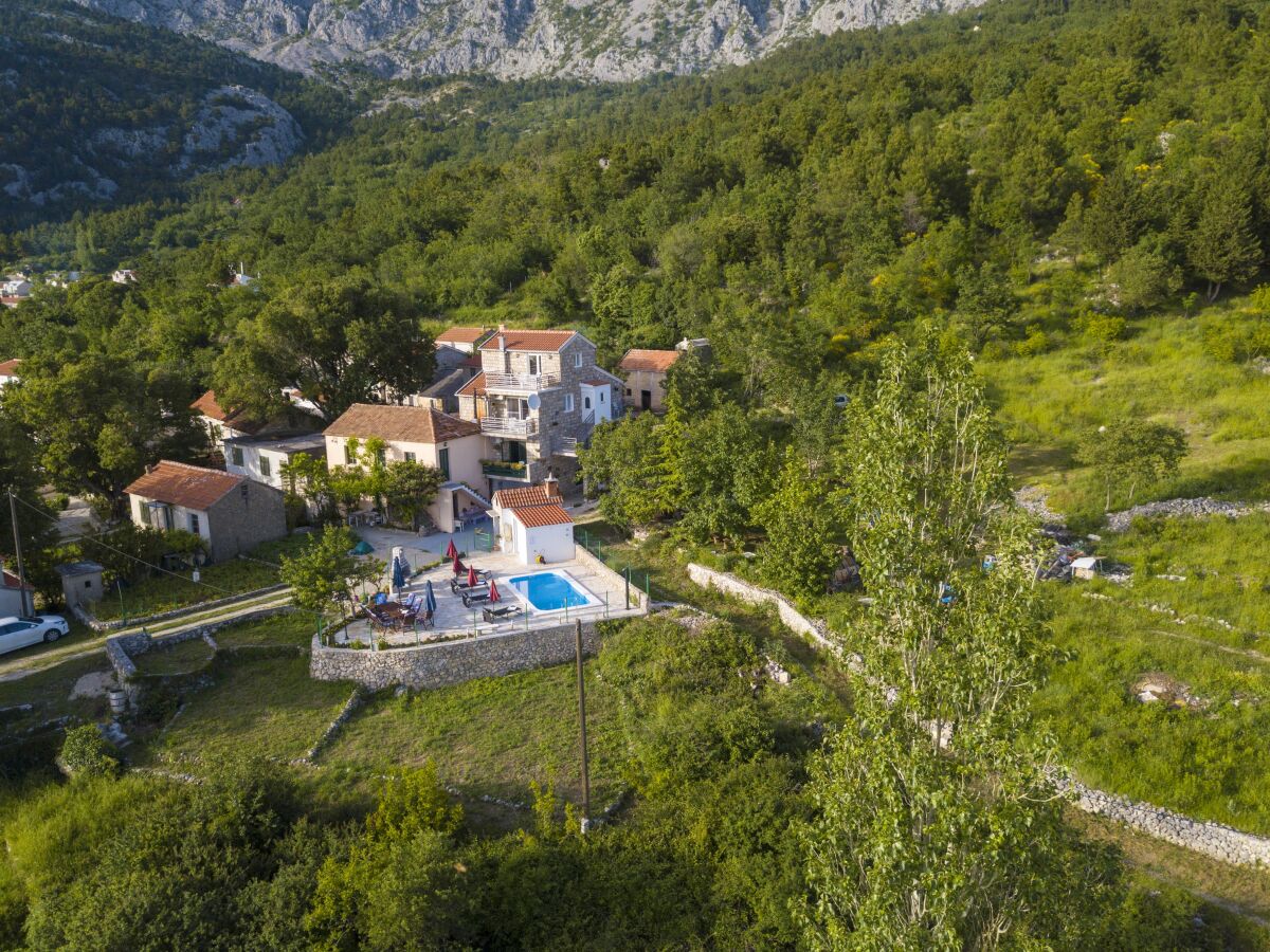 Apartment Four-bedroom apartment with balcony and sea view Gornji Tučepi, Makarska A-17686-a - Outdoor photo 2