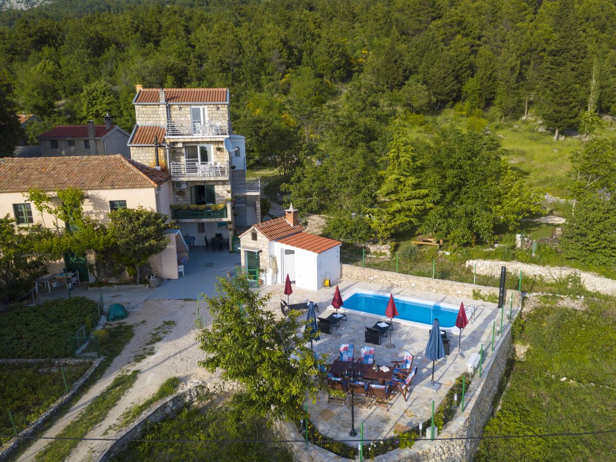 Apartment Four-bedroom apartment with balcony and sea view Gornji Tučepi, Makarska A-17686-a - Outdoor photo 3