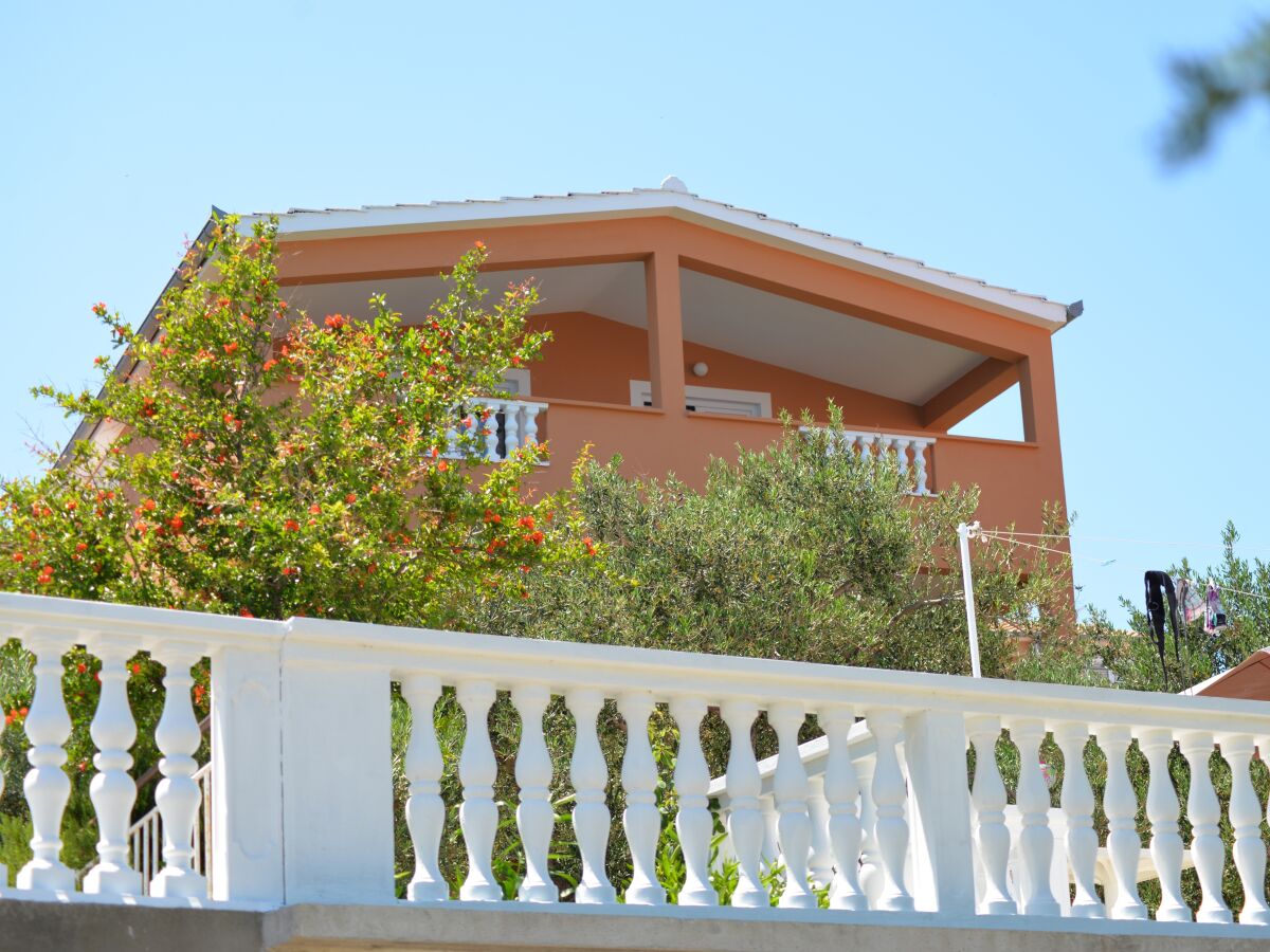 Apartment Two bedroom apartment near beach Tkon, Pašman A-16589-b