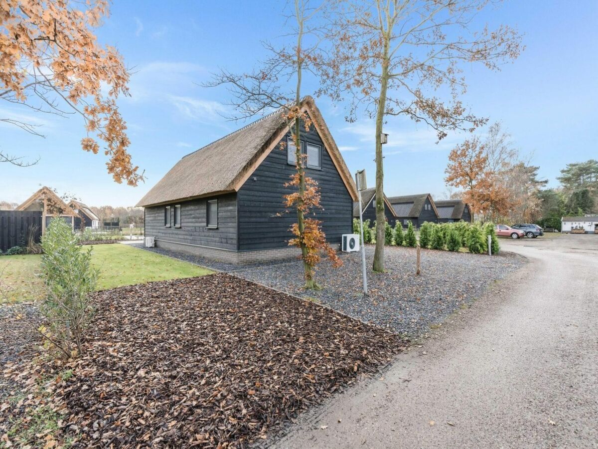 Holiday park Modern bungalow in Baarle-Nassau with pond view - Outdoor photo 5