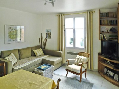 Apartment Beachside Flat with Sunny Patio - Features photo 4
