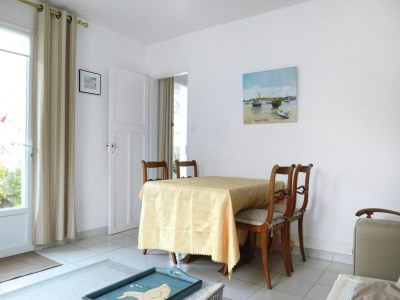 Apartment Beachside Flat with Sunny Patio - Features photo 6